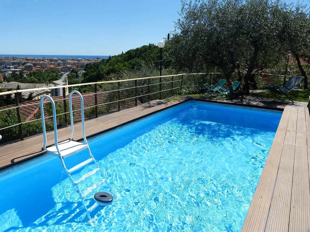 Olive Press Lodge Chiavari
